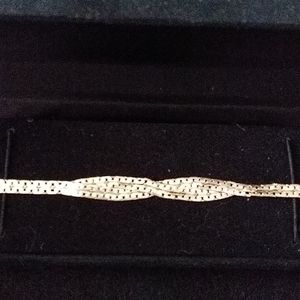 Vintage estate piece! 14k solid gold bypass bracel